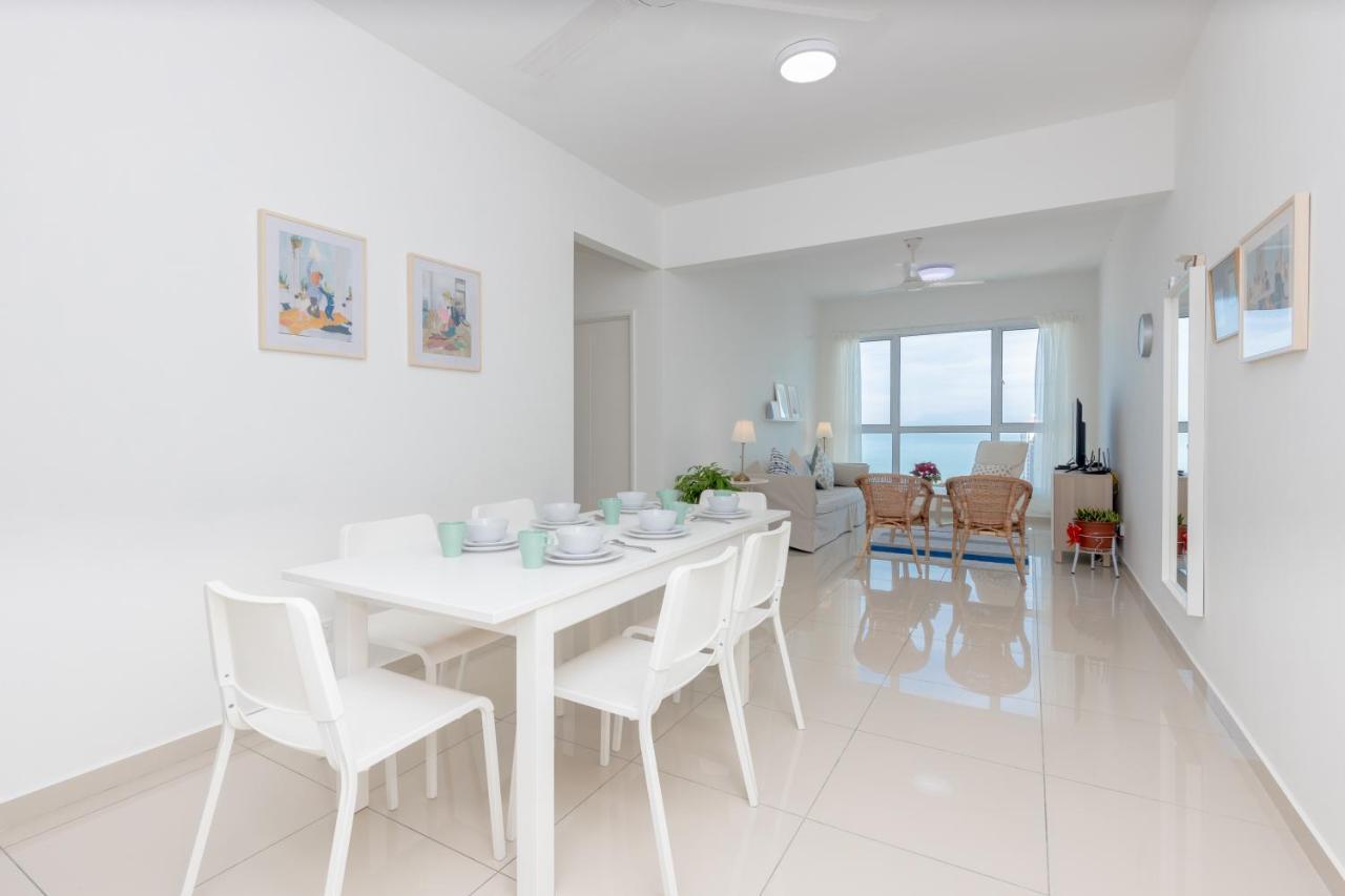 Tanjung TokongWhite Lagom Scandinavian House, By Sanguineアパートメント エクステリア 写真
